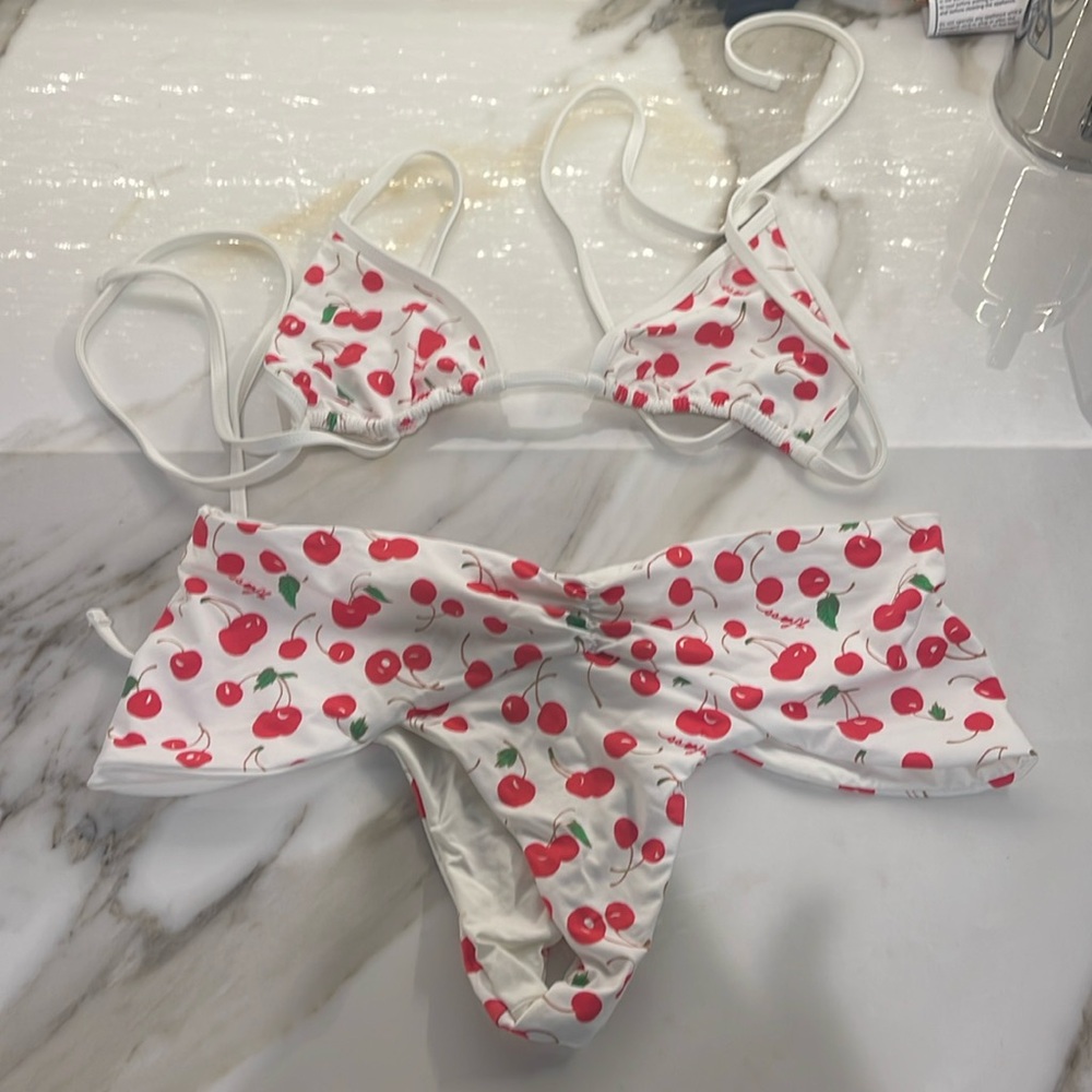 Brand new Frankie’s bikinis Sydney Sweeny